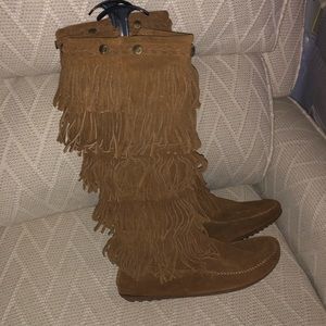 Minnetonka moccasin boots